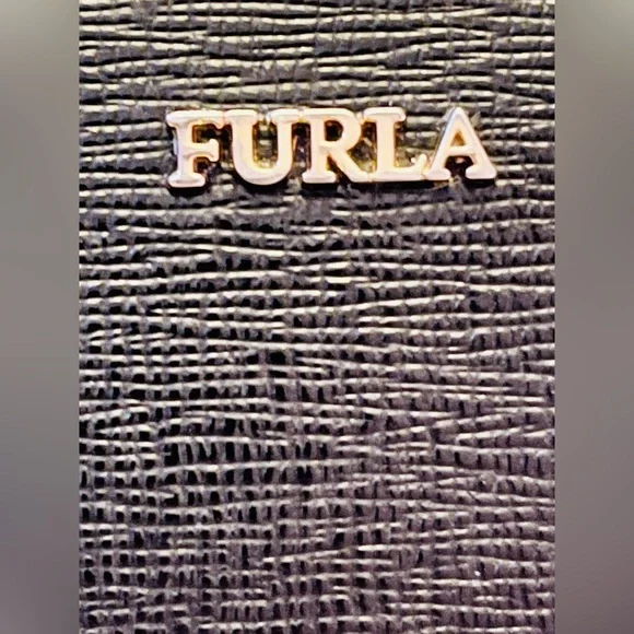 Black Saffiano leather Furla wallet with 8 card slots, in Excellent condition! - Picture 6 of 6